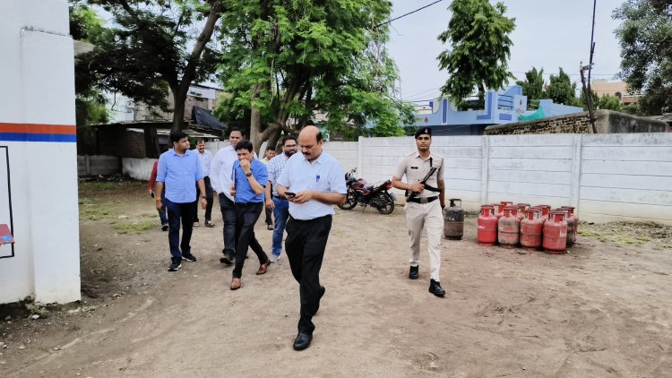 क्या रहवासी क्षेत्र से बाहर हो पाएंगे गैस गोदाम? 2 साल में 3 कलेक्टरों का निरीक्षण, ये भी रस्म अदायगी तो नही! सवाल वही? क्या निरीक्षण और नोटिस तक ही सीमित अधिकारी