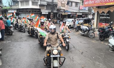 पुलिस ने निकाली तिरंगा वाहन रैली,एसपी-एएसपी, देश भक्ति गीतों के साथ शहर में निकले