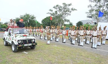 रतलाम शहर सहित पूरे  जिले में उत्साह से मना स्वतंत्रता दिवस,  मुख्य समारोह में कलेक्टर राजेश बाथम ने ध्वजारोहण कर ली परेड की सलामी