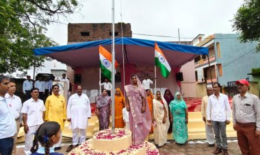 धामनोद नगर परिषद में स्वतंत्रता दिवस उत्साह से मनाया, बाटी मिठाई