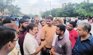 रतलाम: जनसुनवाई में शिकायत लेकर पहुंचे किसान, सुनवाई नहीं हुई तो फोरलेन किया जाम