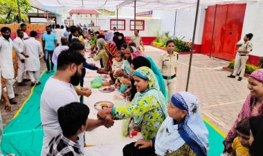 जेल में बंद भाइयों की कलाई पर राखी बांधते ही बहनों की आंखों से छलक पड़े आंसू, मुलाकात के लिए 1000 से ज्यादा महिलाएं पहुंची