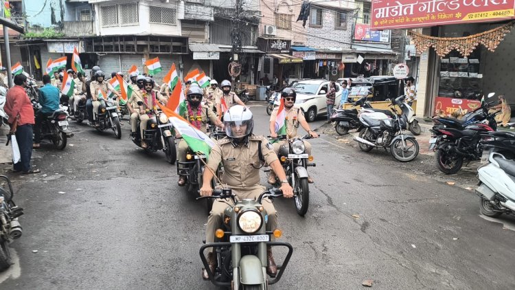 पुलिस ने निकाली तिरंगा वाहन रैली,एसपी-एएसपी, देश भक्ति गीतों के साथ शहर में निकले