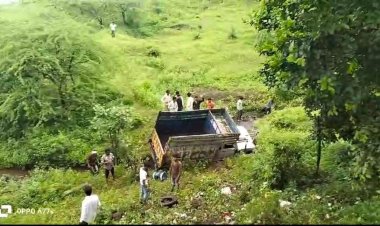 सुबह-सुबह मजदूरों से भरी पिकअप पलटी, तीन की मौत -दर्जन भर से अधिक घायल -धोलावाढ़ के समीप हुई दुर्घटना, मजदूरी के लिए पिकअप में सवार होकर जा रहे थे आदिवासी, घायलों का अस्पताल में हो रहा ईलाज