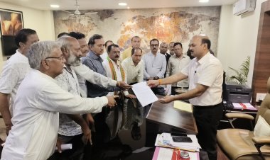 रतलाम: अफवाह के बाद उपजे तनाव और खुद के नेताओं पर कार्यवाही के बाद भडक़े भाजपाई एवं हिंदूवादी नेताओं ने दिया एसपी के खिलाफ ज्ञापन, आधी रात को आया एसपी राहुल कुमार लोढ़ा का स्थानांतरण आदेश, अमित कुमार को मिली रतलाम एसपी की जिम्मेदारी