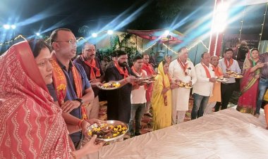 राधाष्टमी के पावन पर्व पर विधायक डॉ पाण्डेय ने सपत्नीक उतारी चौपाटी के राजा और राधा रानी की आरती - चौपाटी के राजा का आकर्षक श्रृंगार और डेकोरेशन बना आकर्षण का केन्द्र