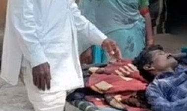 रतलाम: चोर होने की शंका में आधी रात युवक को पेड़ से बाँध पीटा, पुलिस ने किया मामला दर्ज, दो आरोपी गिरफ्तार, गुजरात से मजदूरी कर गांव लोट रहा था युवक, 7 दिन पुरानी घटना... वीडियो हुआ वायरल