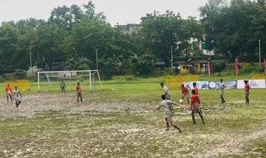 -रेलवे खेल मैदान पर मध्य प्रदेश चैंपियन लीग फुटबाल प्रतियोगिता, बारिश के दौरान भी कम नही हो रहा खिलाडिय़ों का उत्साह