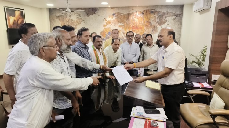 रतलाम: अफवाह के बाद उपजे तनाव और खुद के नेताओं पर कार्यवाही के बाद भडक़े भाजपाई एवं हिंदूवादी नेताओं ने दिया एसपी के खिलाफ ज्ञापन, आधी रात को आया एसपी राहुल कुमार लोढ़ा का स्थानांतरण आदेश, अमित कुमार को मिली रतलाम एसपी की जिम्मेदारी