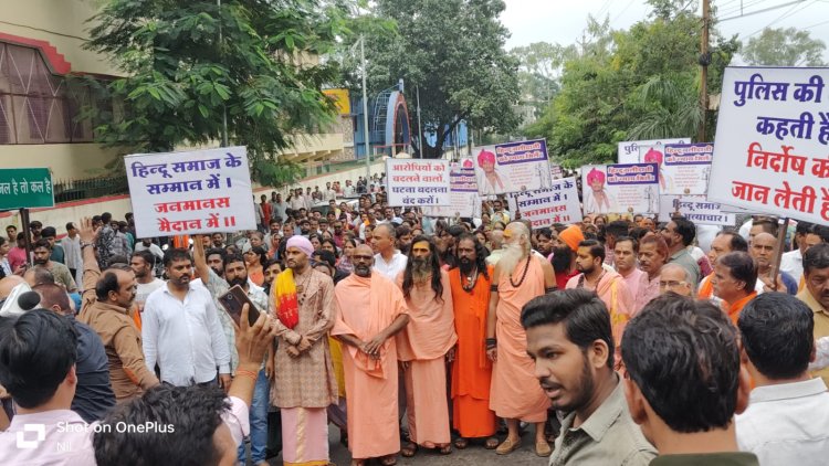 गणेश प्रतिमा पर पथराव और पुलिस कार्यवाही के खिलाफ सर्व हिंदू समाज ने निकाली मौन रेली, सीएम के नाम दिया ज्ञापन