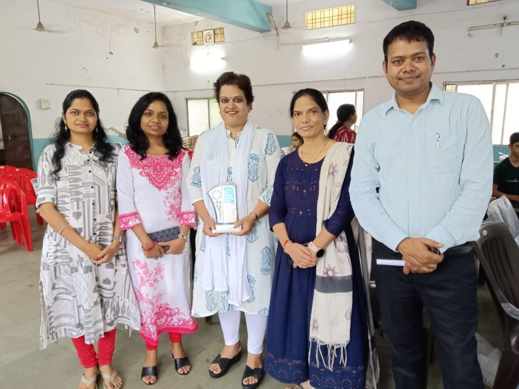 रतलामः विश्व फिजियोथेरेपी दिवस के अवसर पर सेमिनार का हुआ आयोजन, फिजियोथेरेपी के महत्व के बारे में बताया