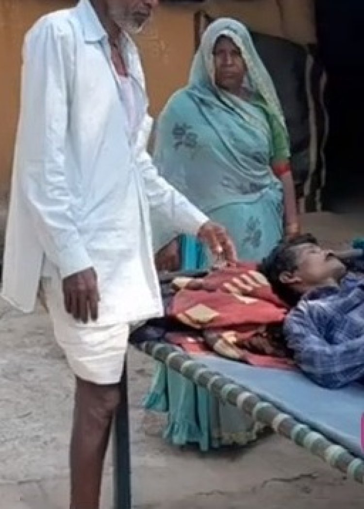 रतलाम: चोर होने की शंका में आधी रात युवक को पेड़ से बाँध पीटा, पुलिस ने किया मामला दर्ज, दो आरोपी गिरफ्तार, गुजरात से मजदूरी कर गांव लोट रहा था युवक, 7 दिन पुरानी घटना... वीडियो हुआ वायरल