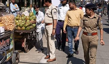 जावरा: यातायात सुधारने सड़क पर उतरे अधिकारी, सडक़ पर दुकाने लगाने वालों को समझाइश दी