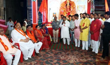 माता की भक्ति से हमें शक्ति मिलती है -मंत्री काश्यप-टेलीफोन नगर, मुखर्जी नगर, राधा-कृष्ण मंदिर नयागांव एवं अलकापुरी अंबे माता मंदिर के गरबा पांडाल में उत्साह बढ़ाने पहुंचे