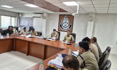 क्राइम मिटिंग में एसपी ने अमले से दो टूक कहा-रसुखदारों पर रियायत ना करें -धोखाधडी के कई मामले में रसुखदार आरोपियों की गिरफ्तारी पर जताई नाराजगी, थाना प्रभारी को नोटिस