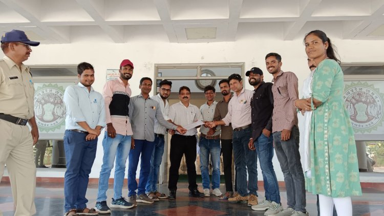 अतिथि शिक्षक संघ ने दिया राष्ट्रपति के नाम ज्ञापन, लाठीचार्ज का विरोध किया