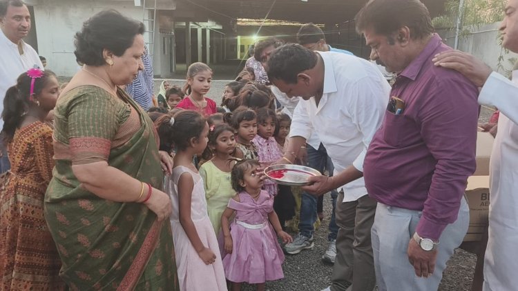 कांग्रेस ने किया कन्या पूजन