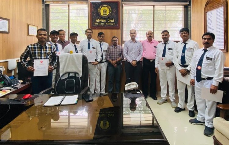 सरक्षा के क्षेत्र में उत्कृष्ट कार्य करने वाले रेलकर्मी सम्मानित