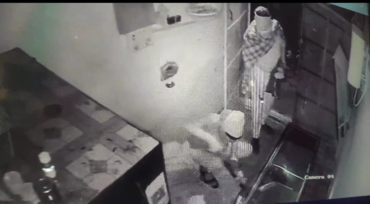 रावटी में ज्वेलरी शॉप में लाखों की चोरी, दो दुकानों में बदमाशों ने अंट लगाकर तोड़े ताले, वारदात सीसीटीवी कैमरे में कैद,नकाबपोश दो अज्ञात बदमाशों पर एफआईआर, पूर्व में भी इसी दुकान को बदमाशों ने बनाया था निशाना