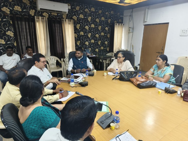 जिला शिक्षा समिति की समीक्षा बैठक: शिक्षकों को बच्चों की बुनियादी गणित पर जोर देने के निर्देश