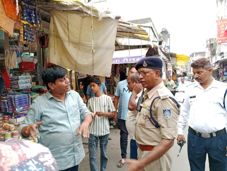 नगर के विभिन्न स्थानों से हटाया अस्थाई अतिक्रमण 8 अतिक्रमणकर्ता दुकानदारों पर किया जुर्माना