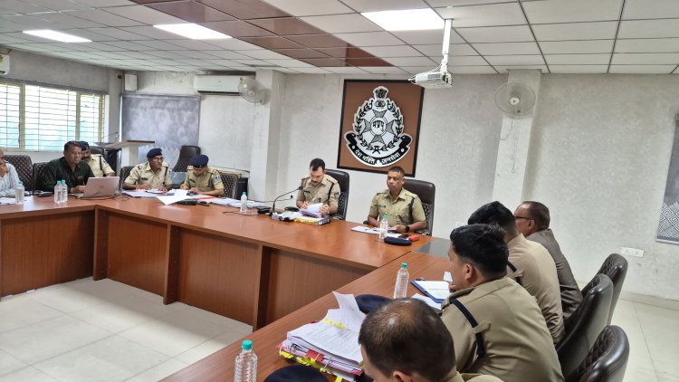 क्राइम मिटिंग में एसपी ने अमले से दो टूक कहा-रसुखदारों पर रियायत ना करें -धोखाधडी के कई मामले में रसुखदार आरोपियों की गिरफ्तारी पर जताई नाराजगी, थाना प्रभारी को नोटिस
