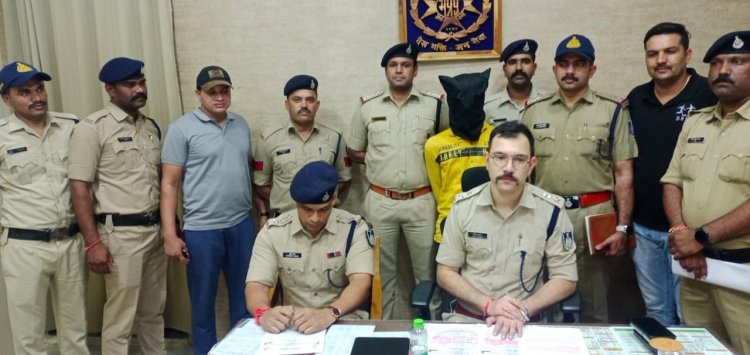 अन्तर्राज्यीय शातिर वाहन चोर पुलिस की गिरफ्त में : चोरी के 12 वाहन जप्त : आरोपी के विरुद्ध 52 अपराध पंजीबद्ध
