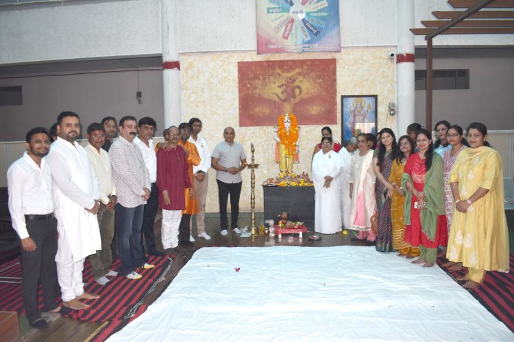 धनवंतरी जंयति आरोग्य से समृद्धि का संदेश: डॉ. देशमुख  आयुर्वेद चिकित्सा महाविद्यालय में पूजन-कार्यक्रम