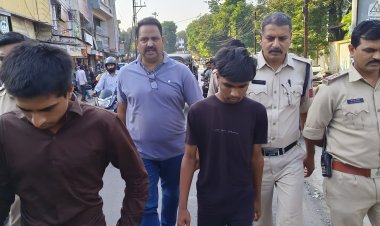 दीवाली की रात गुंडागर्दी करने वालो का पुलिस ने जुलूस निकाला -पैदल-पैदल पुलिस के साथ मुह नीचा करके चलते रहे बदमाश,