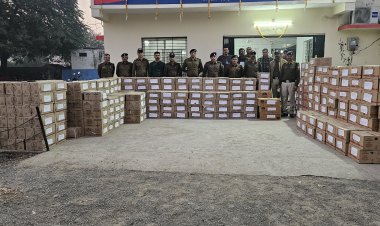 500 पेटी अवैध शराब पकडक़र मामले की तह तक जाने में जुटी पुलिस -पशु आहार के पीछे छीपाकर ले जाई जा रही थी शराब, पकड़ी गई अवैध शराब की कीमत लाख रुपए