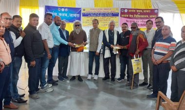 नेत्र आपरेशन शिविर में मरीजों को बांटो चश्मे-दवाई