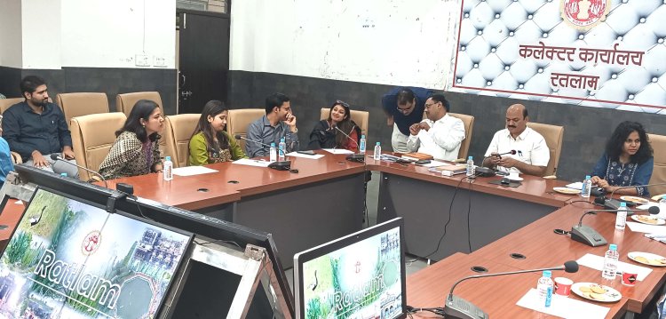 रतलाम आए एक साथ? 12 आईएएस-आईपीएस अधिकारी, कलेक्टोरेट में हुई बैठक.... जाने आखिर क्या है मामला