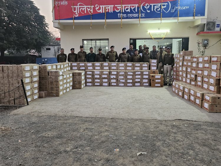 500 पेटी अवैध शराब पकडक़र मामले की तह तक जाने में जुटी पुलिस -पशु आहार के पीछे छीपाकर ले जाई जा रही थी शराब, पकड़ी गई अवैध शराब की कीमत लाख रुपए