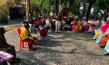 शिवगढ थाने पर हम होंगे कामयाब कार्यक्रम के तहत महिलाओं को दी जानकारी
