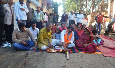 महेश नगर से देवरा देव नारायण मंदिर तक बनेगी सीमेन्ट कांक्रीट स?क महापौर प्रहलाद पटेल ने किया निर्माण कार्य का भूमि पूजन