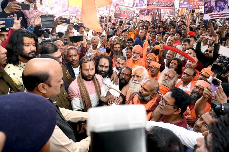 बांग्लादेश में हिंदूओं पर बढ़ते हमले के विरोध में रतलाम में निकली बड़ी रैली, ज्ञापन देकर जताया आक्रोश