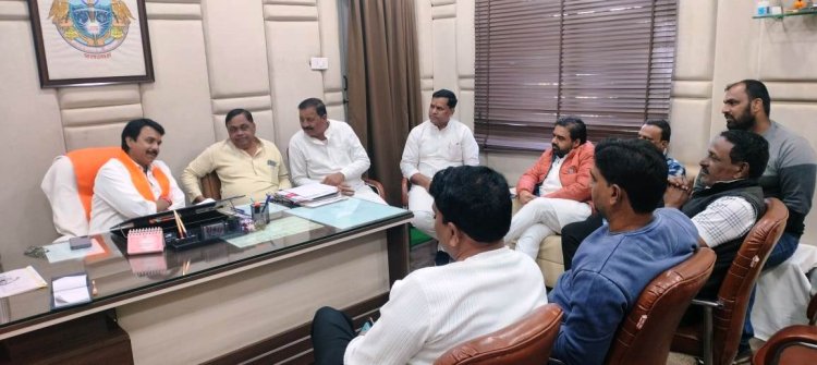 अब वसूली के लिए भिड़ेगा निगम, मार्च तक लक्ष्य पूरा करने के निर्देश राजस्व वृद्धि हेतु निगम से संबंधित करो की शत-प्रतिशत वसूली करें-महापौर प्रहलाद पटेल नगर निगम के विभिन्न विभागों की समीक्षा बैठक में दिये निर्देश