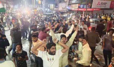 आधी रात तक मना टीम इंडिया की पाकिस्तान पर जीत का जश्न