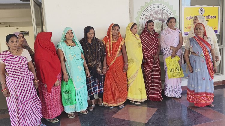आवासीय कॉलोनी में मोबाईल टावर लगाने का विरोध रहवासियों ने कलेक्टर को शिकायत की