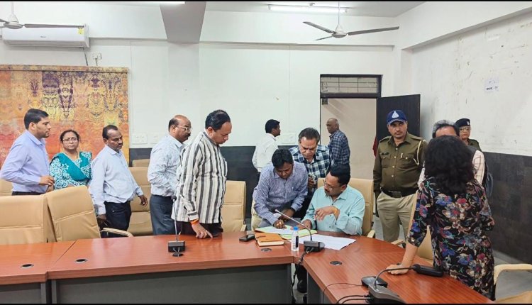 जनसुनवाई में ऐसा क्या हुआ कि एक विभाग का रिकॉर्ड मंगवा लिया जनसुनवाई में, गैर हाजिर महिला अधिकारी को क्यों लगी फटकार, कागजों में हेरफेर पर दिया नोटिस