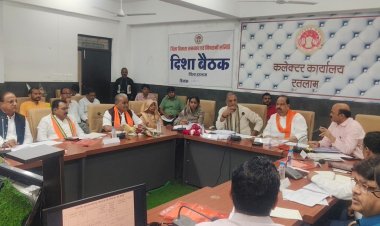 दिशा समिति की बैठक में पीएचई और पीआईयू मत्स्य विभाग अधिकारियों पर बिफरे जनप्रतिनिधि, घटिया निर्माण पर भी उठे सवाल, सर्व शिक्षा विभाग, कृषि तथा मत्स्य विभागों द्वारा पिछली बैठक की जानकारी उपलब्ध नहीं कराई जाने पर सांसद गुप्ता हुए नाराज