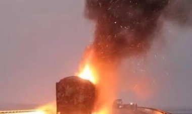 रात में घटला ब्रिज के पास चलते कंटेनर में लगी आग, ड्रायवर की सूझबूझ से बची लाखों की कारे