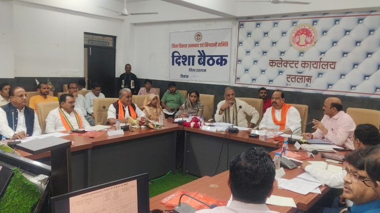 दिशा समिति की बैठक में पीएचई और पीआईयू मत्स्य विभाग अधिकारियों पर बिफरे जनप्रतिनिधि, घटिया निर्माण पर भी उठे सवाल, सर्व शिक्षा विभाग, कृषि तथा मत्स्य विभागों द्वारा पिछली बैठक की जानकारी उपलब्ध नहीं कराई जाने पर सांसद गुप्ता हुए नाराज