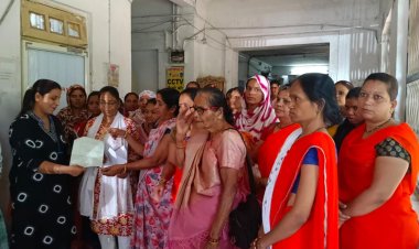 मार्च माह का वेतन ओर आयुष्मान कार्ड के काम का भुगतान नहीं होने पर आशा उषा कार्यकर्ताओं ने दिया ज्ञापन