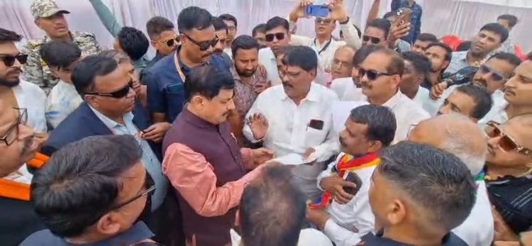 रतलाम: नीमच जिले में जैन संतों के साथ हुई वारदात को लेकर मुख्यमंत्री को सौंपा ज्ञापन.... सुरक्षा को लेकर की गई मांग