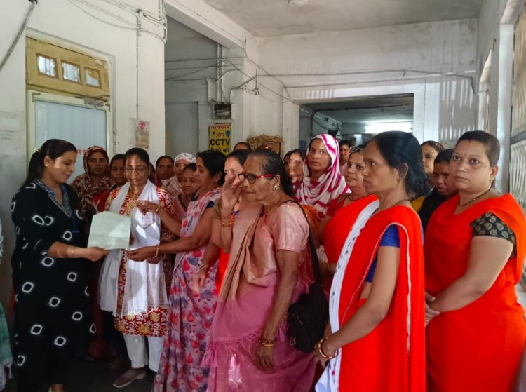 मार्च माह का वेतन ओर आयुष्मान कार्ड के काम का भुगतान नहीं होने पर आशा उषा कार्यकर्ताओं ने दिया ज्ञापन