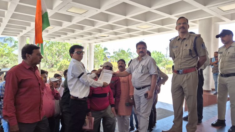 पहलगाम हमले पर बिफरा रतलाम प्रेस क्लब,  काली पट्टी बांध निकाली रेली, दिया ज्ञापन