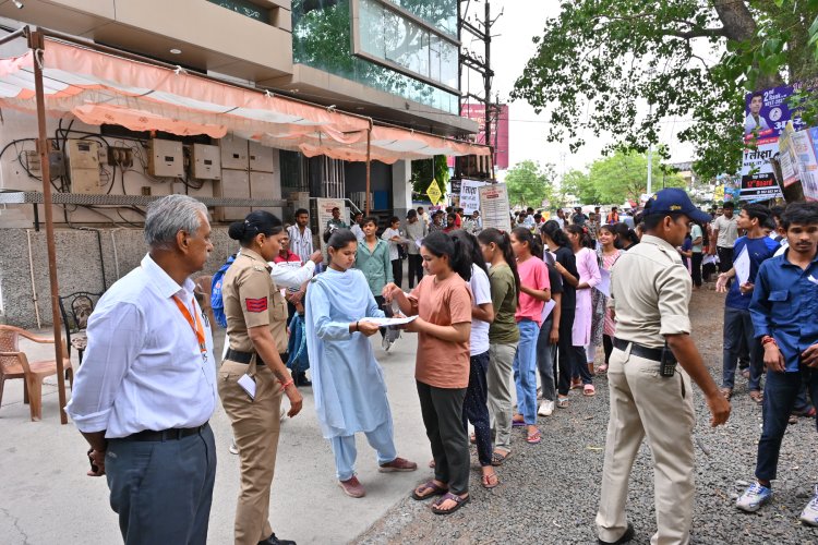 कडी सुरक्षा के बीच हुई नीट परीक्षा, 91 परीक्षार्थी नही आए -परीक्षा में फिजिक्स का पर्चा रहा परेशानी भरा, बायोलॉजी में हुई आसानी, उडनदस्तों द्वारा की गई सतत् निगरानी