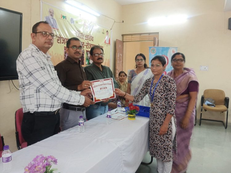 युवा संगम जिला स्तरीय रोजगार मेले में एक ओर मिला रोजगार और दूसरी ओर हुए लोन स्वीकृत