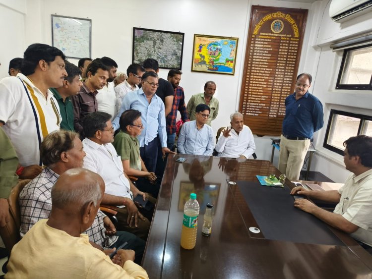 शहर में हो रही गंदे पानी की सप्लाई, निगम को होश ही नही, पूर्व मंत्री हिम्मत कोठारी निगम कमिश्नर से मिले, विभिन्न क्षेत्रवासियों की समस्या बताई